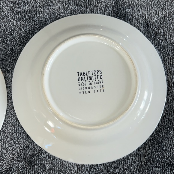 TABLETOPS UNLIMITED HOLLY BERRY PLATE - SALAD, DESERTS OR APPETIZERS SET OF TWO - Picture 7 of 13